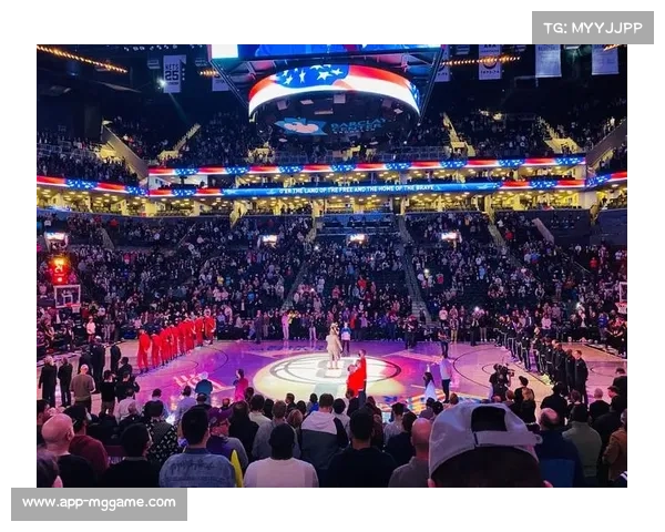 球迷高歌支持朗斯，主场气氛热烈