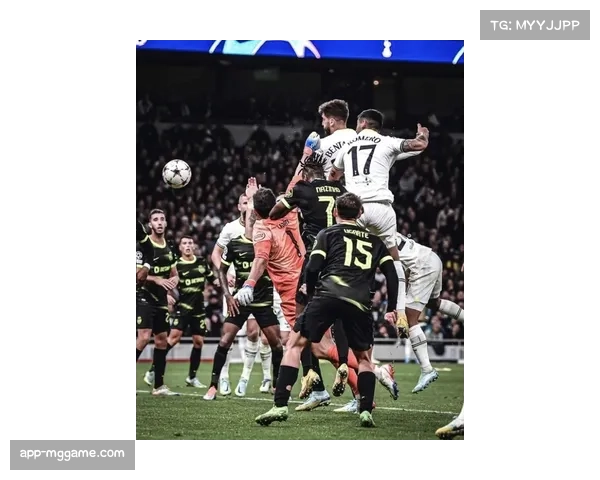 “法兰克福迎战热刺：德甲球队欧冠主场谢幕战”