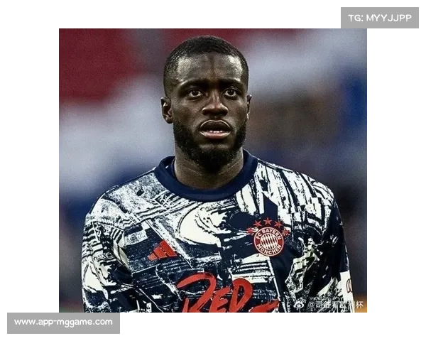 特写:拜仁中卫于帕梅卡诺一次关键拦截瓦解对手快攻 特写:拜仁中卫于帕梅卡诺一次关键拦截瓦解对手快攻